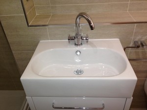 073
